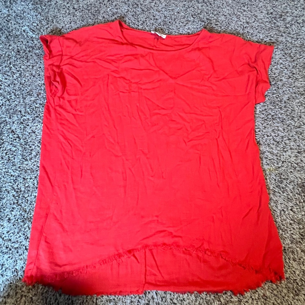Umgee USA Red Short Sleeve‎ High Low Frayed Hem Top Medium Relaxed Fit Tunic